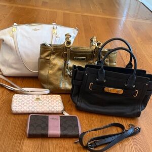 EUC Coach bundle 3 bags and 2 wallets.
Please read description.